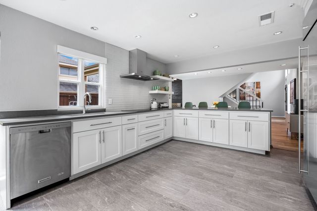 7168 Manor Oaks Drive, Dallas, TX 75248