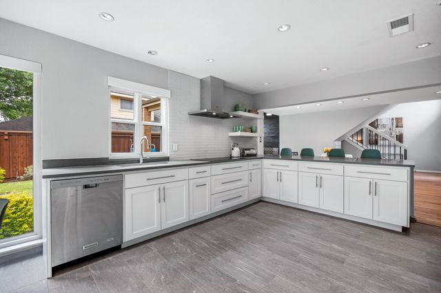 7168 Manor Oaks Drive, Dallas, TX 75248