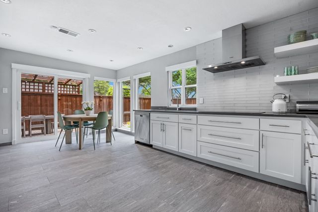 7168 Manor Oaks Drive, Dallas, TX 75248