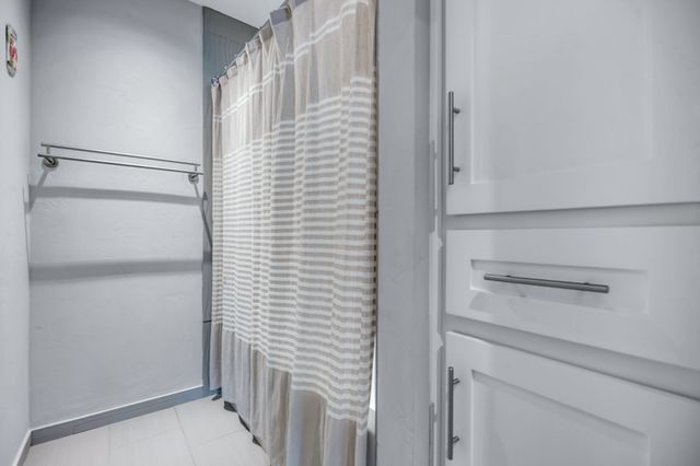 7168 Manor Oaks Drive, Dallas, TX 75248