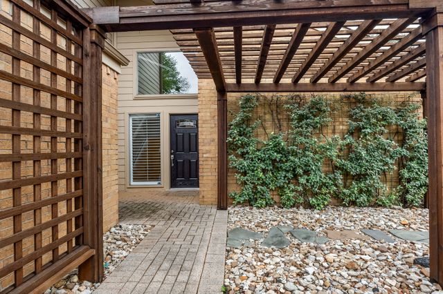 7168 Manor Oaks Drive, Dallas, TX 75248