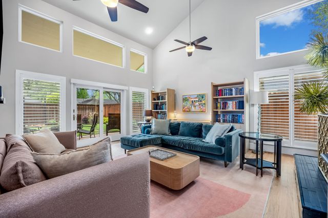 7168 Manor Oaks Drive, Dallas, TX 75248