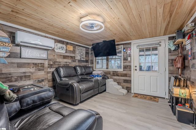 370 N Port Bass Drive, Fair Play, SC 29643