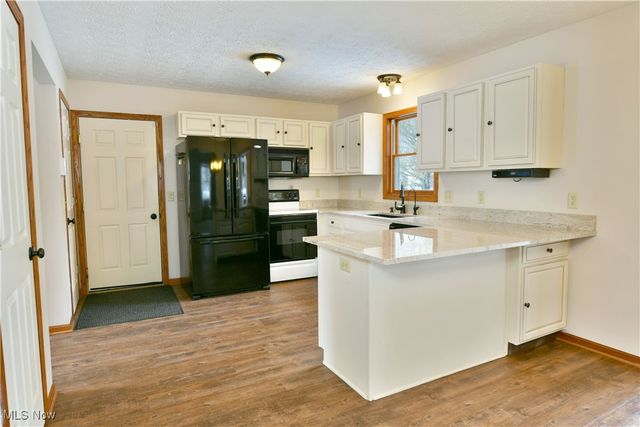 658 Center Street W, Warren, OH 44481