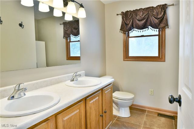 658 Center Street W, Warren, OH 44481