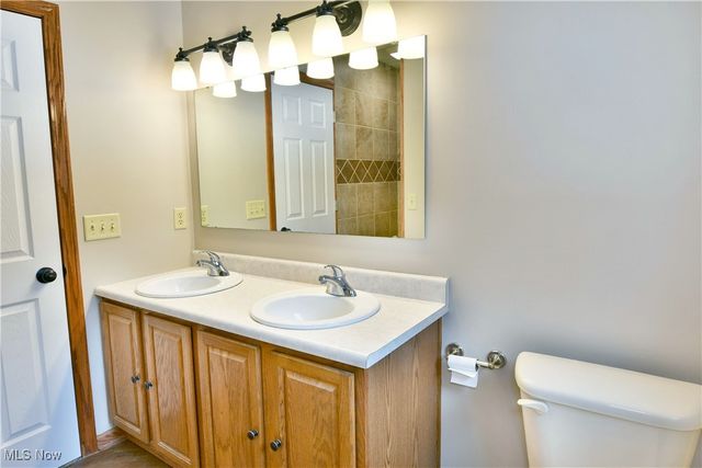 658 Center Street W, Warren, OH 44481