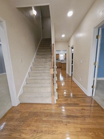 208 E Bend Ct, Old Hickory, TN 37138