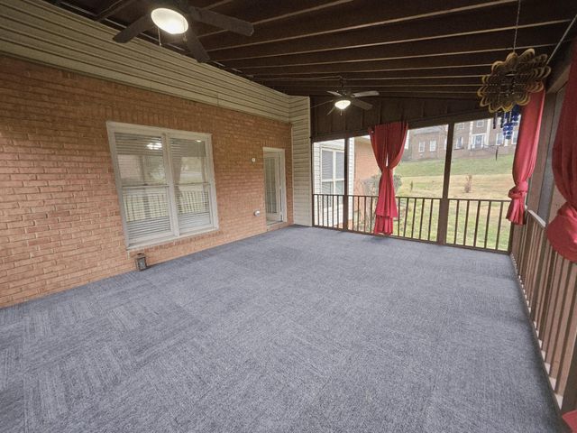 208 E Bend Ct, Old Hickory, TN 37138