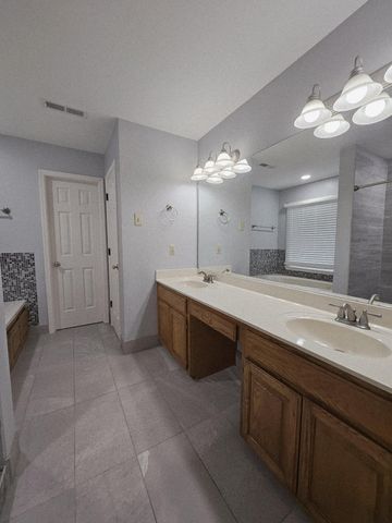 208 E Bend Ct, Old Hickory, TN 37138