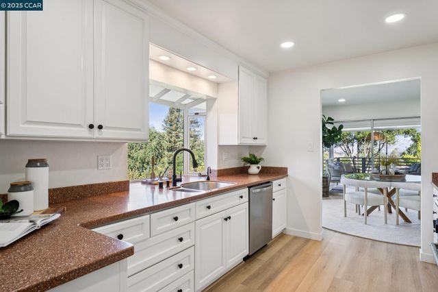 1104 Via Roble, Lafayette, CA 94549