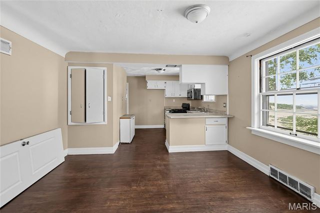 411 N Clay Avenue, St Louis, MO 63135