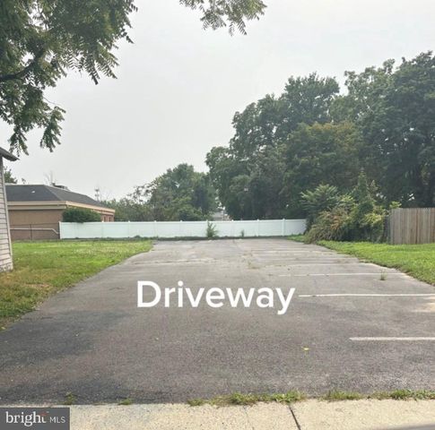 669 N BROAD ST, Woodbury, NJ 08096