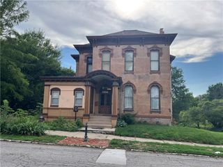 402 S 12th Street, St Joseph, MO 64501