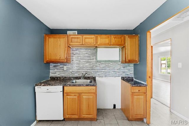 912 Lebon Drive, St Louis, MO 63137