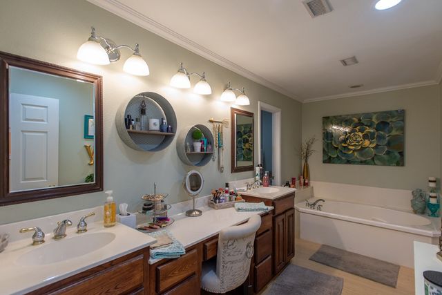 904 Clifford Street, Athens, TX 75751