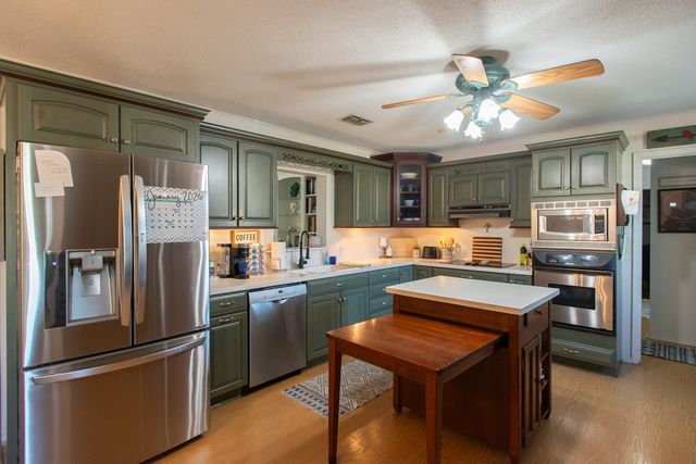 904 Clifford Street, Athens, TX 75751