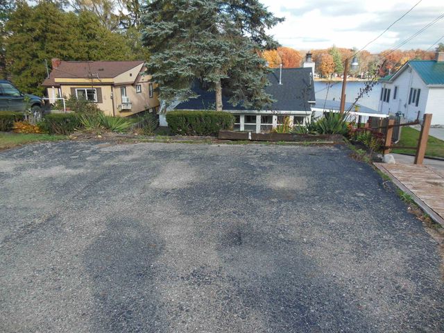 428 N Lake Street, Harrison, MI 48625