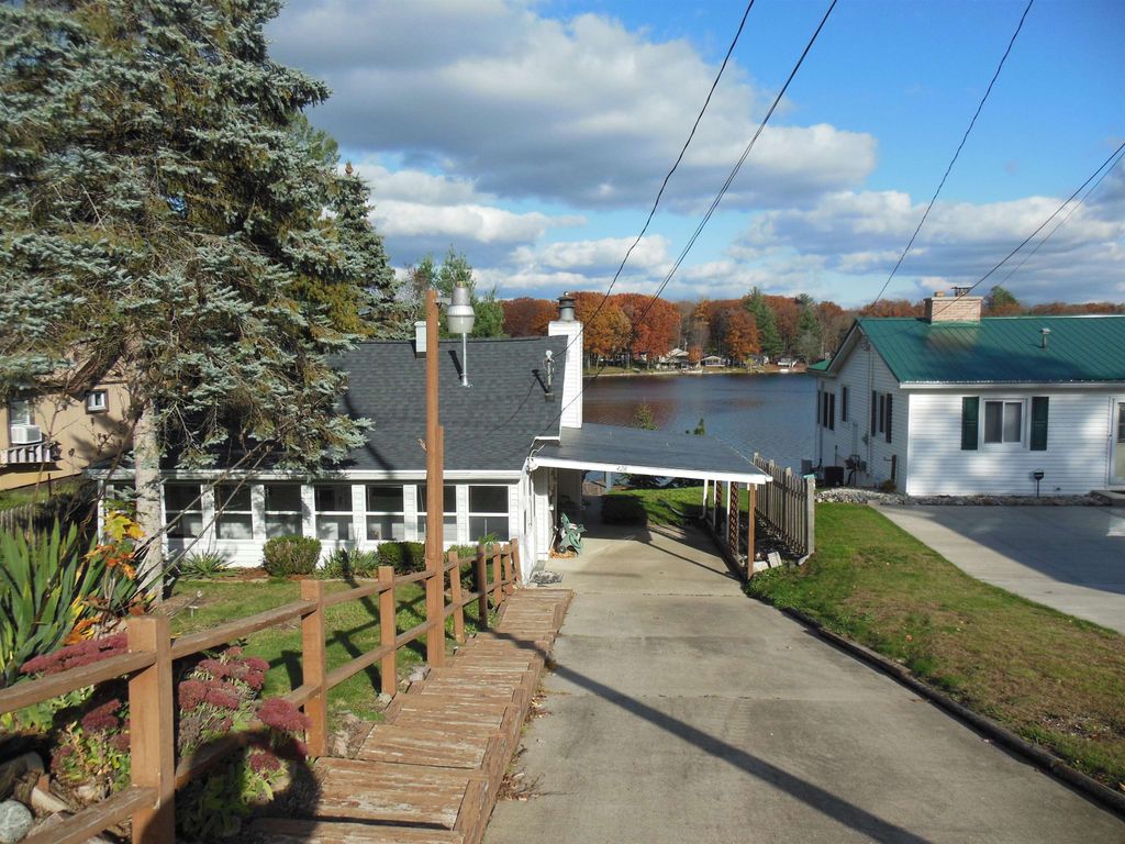 428 N Lake Street, Harrison, MI 48625