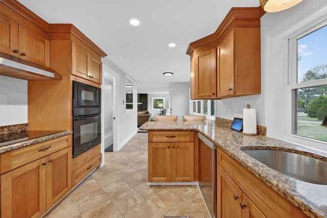 3 Set-N-Sun Drive, Scituate, RI 02831