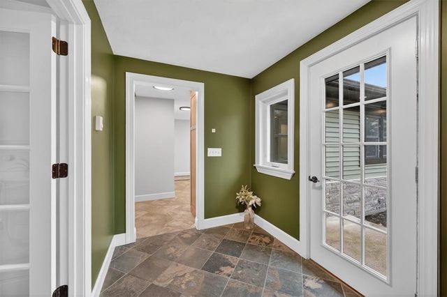 3 Set-N-Sun Drive, Scituate, RI 02831