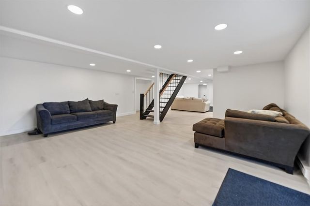 3 Set-N-Sun Drive, Scituate, RI 02831