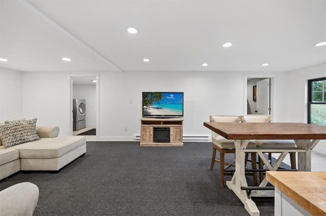 3 Set-N-Sun Drive, Scituate, RI 02831