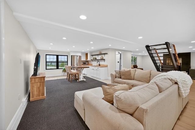 3 Set-N-Sun Drive, Scituate, RI 02831