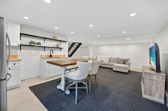 3 Set-N-Sun Drive, Scituate, RI 02831