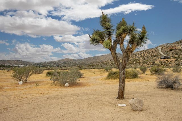 6910 Wamego Trail, Yucca Valley, CA 92284