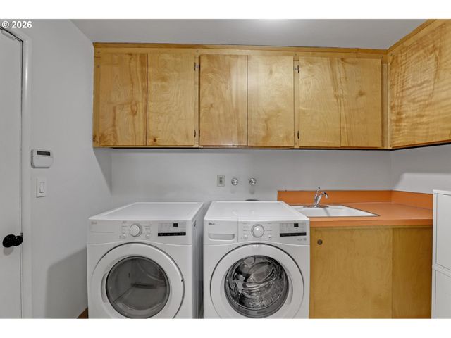 9065 Sw WASHINGTON St, Portland, OR 97225