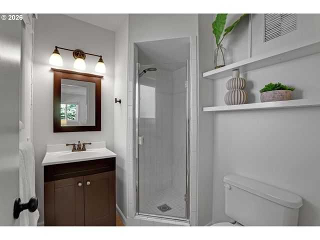 9065 Sw WASHINGTON St, Portland, OR 97225