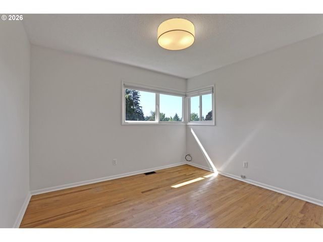 9065 Sw WASHINGTON St, Portland, OR 97225