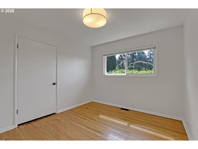 9065 Sw WASHINGTON St, Portland, OR 97225