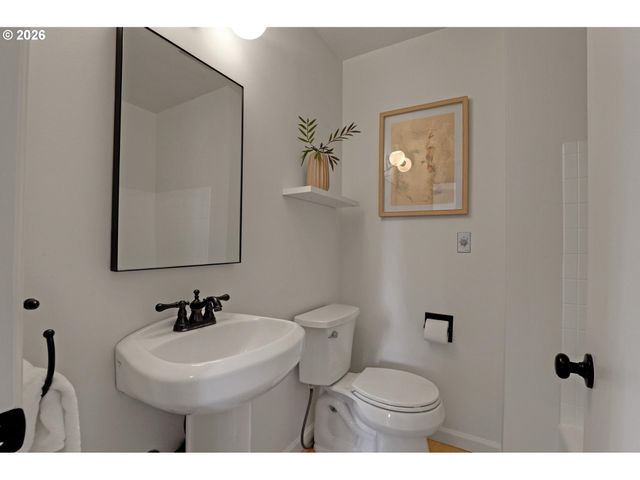 9065 Sw WASHINGTON St, Portland, OR 97225