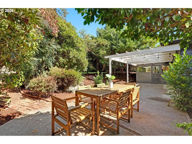 9065 Sw WASHINGTON St, Portland, OR 97225