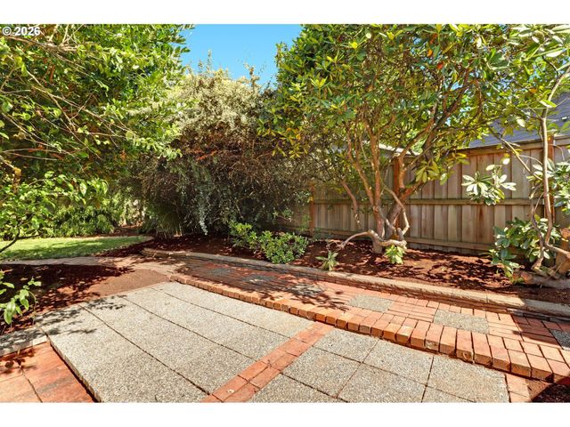 9065 Sw WASHINGTON St, Portland, OR 97225