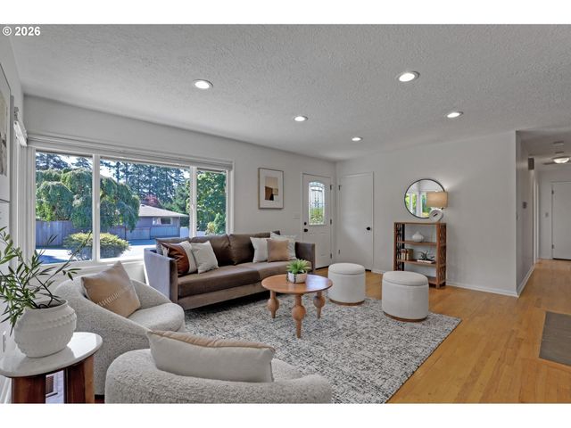 9065 Sw WASHINGTON St, Portland, OR 97225