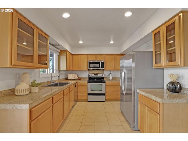 9065 Sw WASHINGTON St, Portland, OR 97225