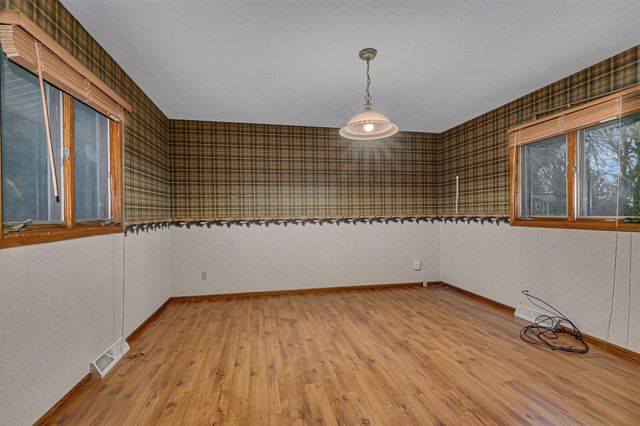 1720 48th Avenue NE, Willmar, MN 56201