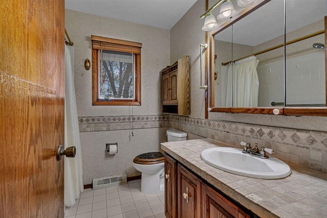 1720 48th Avenue NE, Willmar, MN 56201