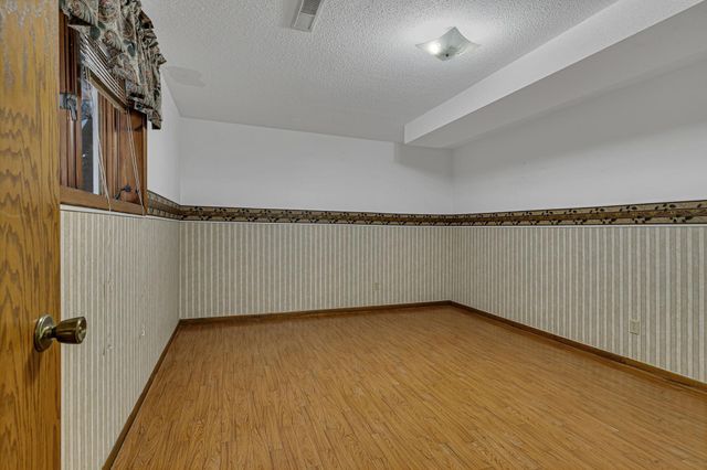 1720 48th Avenue NE, Willmar, MN 56201