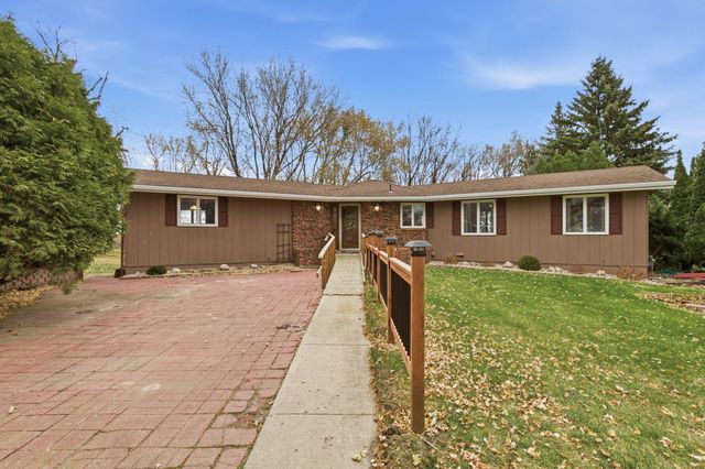 1720 48th Avenue NE, Willmar, MN 56201