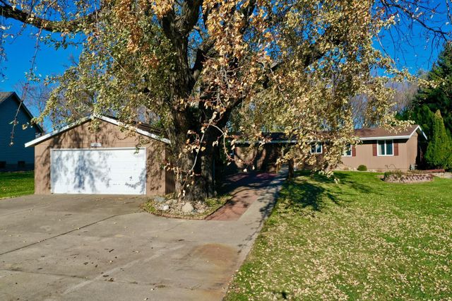 1720 48th Avenue NE, Willmar, MN 56201