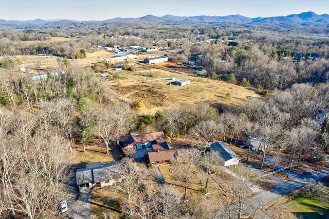 716 Lakeview Circle, Morganton, GA 30560