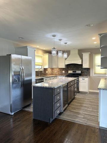 6092 Cleveland Street, Merrillville, IN 46410