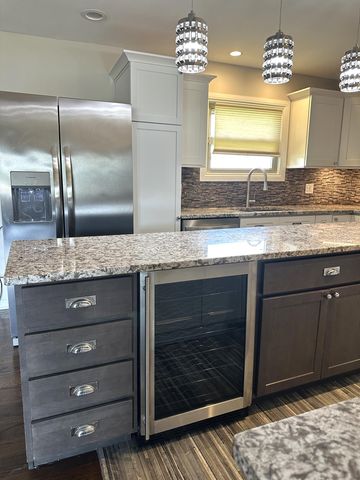 6092 Cleveland Street, Merrillville, IN 46410