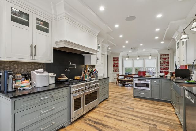 5215 Shriver Avenue, Des Moines, IA 50312