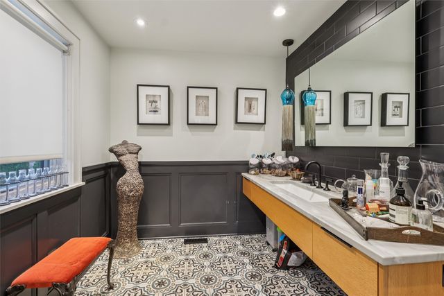 5215 Shriver Avenue, Des Moines, IA 50312