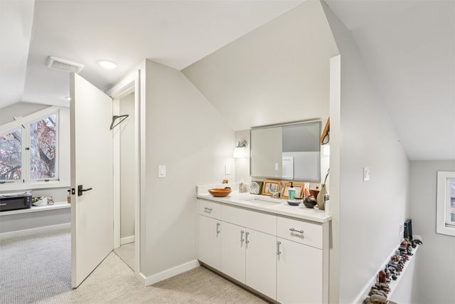 5215 Shriver Avenue, Des Moines, IA 50312