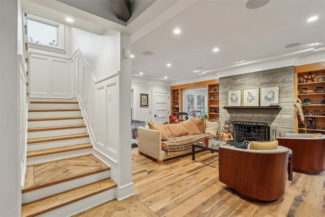 5215 Shriver Avenue, Des Moines, IA 50312